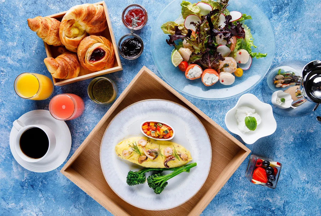 Set1 The Sea Pacific-Inspired fresh seafood for breakfast.