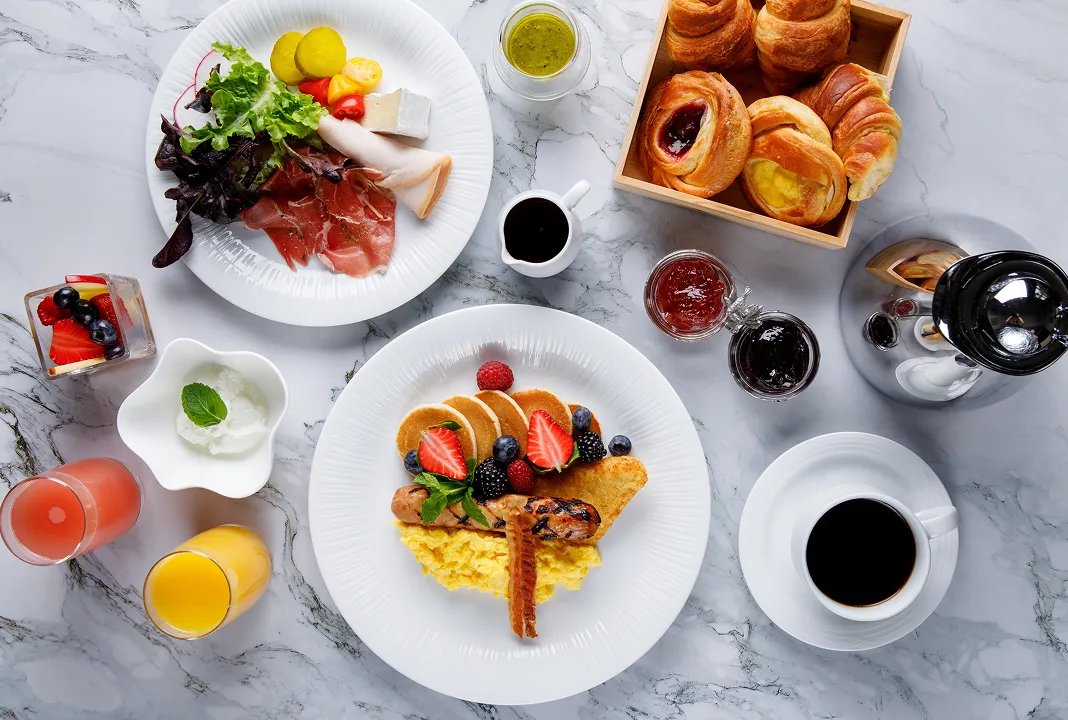 Set3 The City New York–Style Modern American Breakfast.