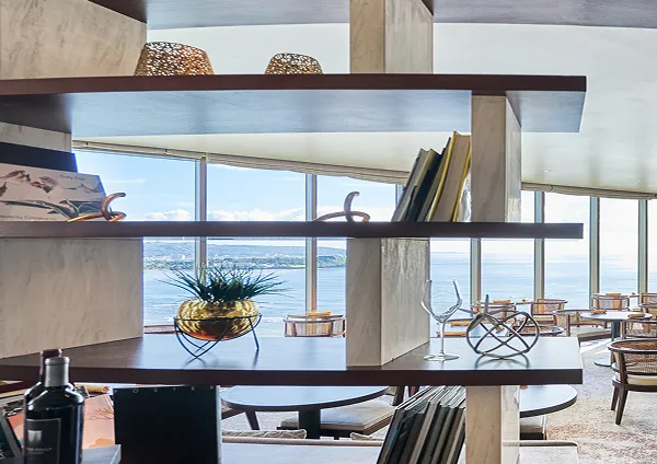 Spectacular Views with Sophisticated Design